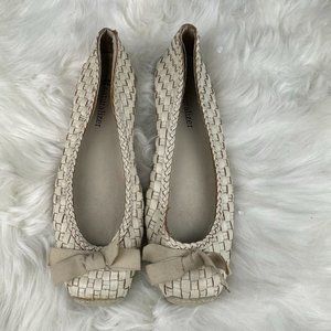 Naturalizer Woven Bow Flats in Cream